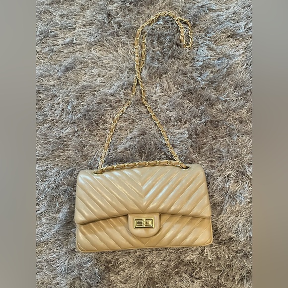 Gently worn IG:Lilly’s Kloset - Picture 1 of 3